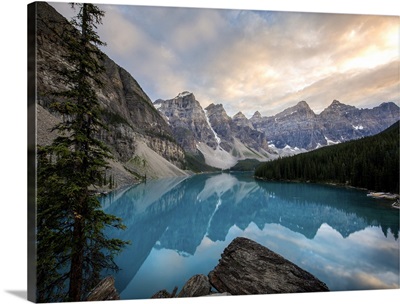 Moraine Lake at sunset in the Canadian Rockies, Banff National Park, Alberta, Canada