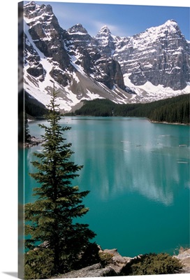 Moraine Lake with mountains, Banff National Park, Canada