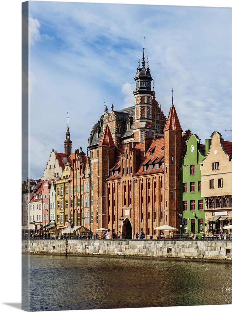 Motlawa River and Mariacka Gate, Old Town, Gdansk, Pomeranian Voivodeship, Poland