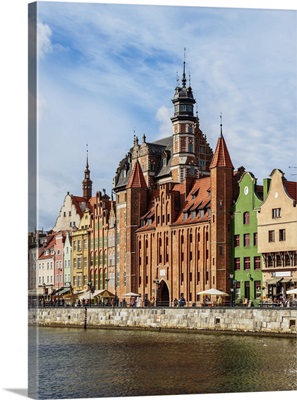 Motlawa River and Mariacka Gate, Old Town, Gdansk, Pomeranian Voivodeship, Poland