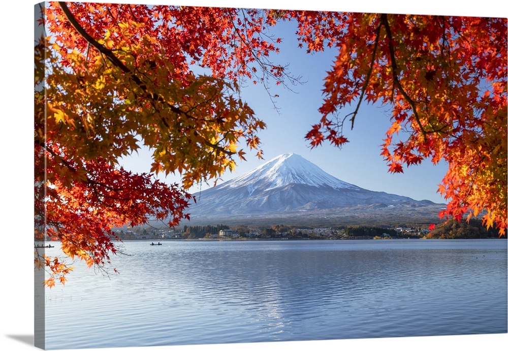 Mount Fuji, UNESCO World Heritage Site, and Lake Kawaguchi, Yamanashi Prefecture, Honshu, Japan, Asia