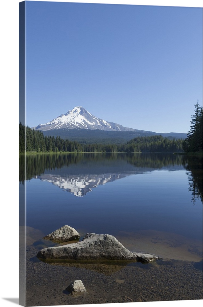 Mount Hood, part of the Cascade Range, perfectly reflected in the still waters of Trillium Lake, Oregon