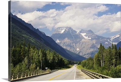Mount Robson, Mount Robson Provincial Park, British Columbia, Canada, North America