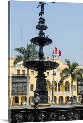 Municipal Palace of Lima and fountain, Plaza de Armas, Lima, Peru