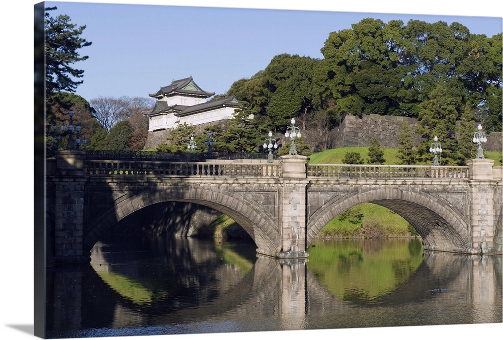 Niju Bashi bridge reflecting in moat, Imperial Palace, Tokyo, Japan, Asia