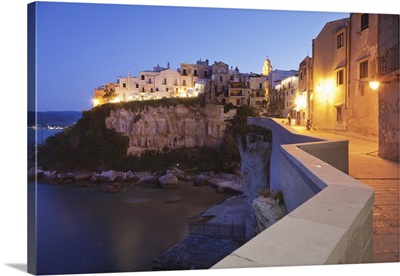 Old town with cathedral, Vieste, Gargano, Foggia Province, Puglia, Italy