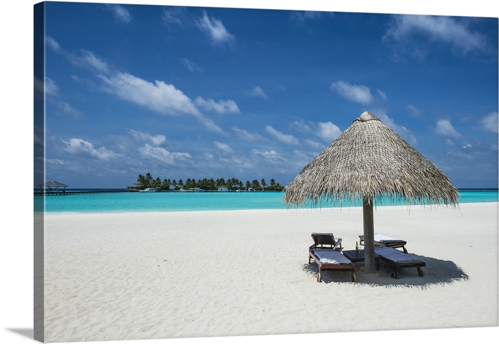 Parasol on a white sand beach and turquoise water, Sun Island Resort, Nalaguraidhoo island, Ari atoll, Maldives, Indian Ocean