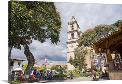 Paroquia de San Francisco de Assisi church and town square, Valle de Bravo, Mexico