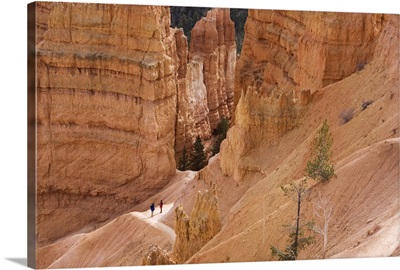 People on trail, Bryce Canyon National Park, Utah