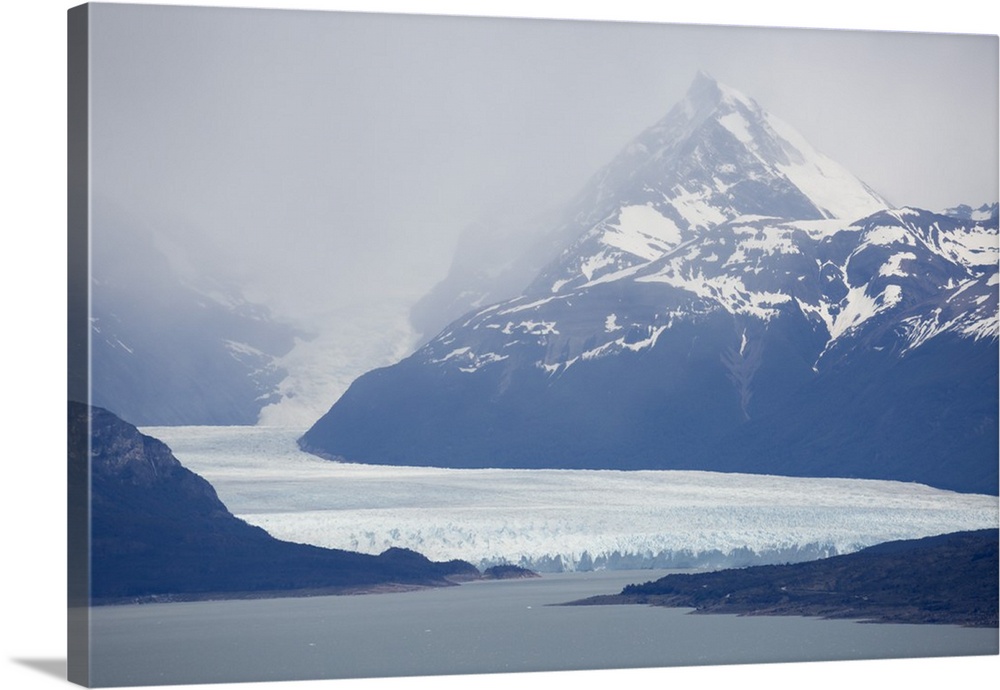 Perito Moreno Glacier on Lago Argentino, El Calafate, Parque Nacional Los Glaciares, UNESCO World Heritage Site, Patagonia...