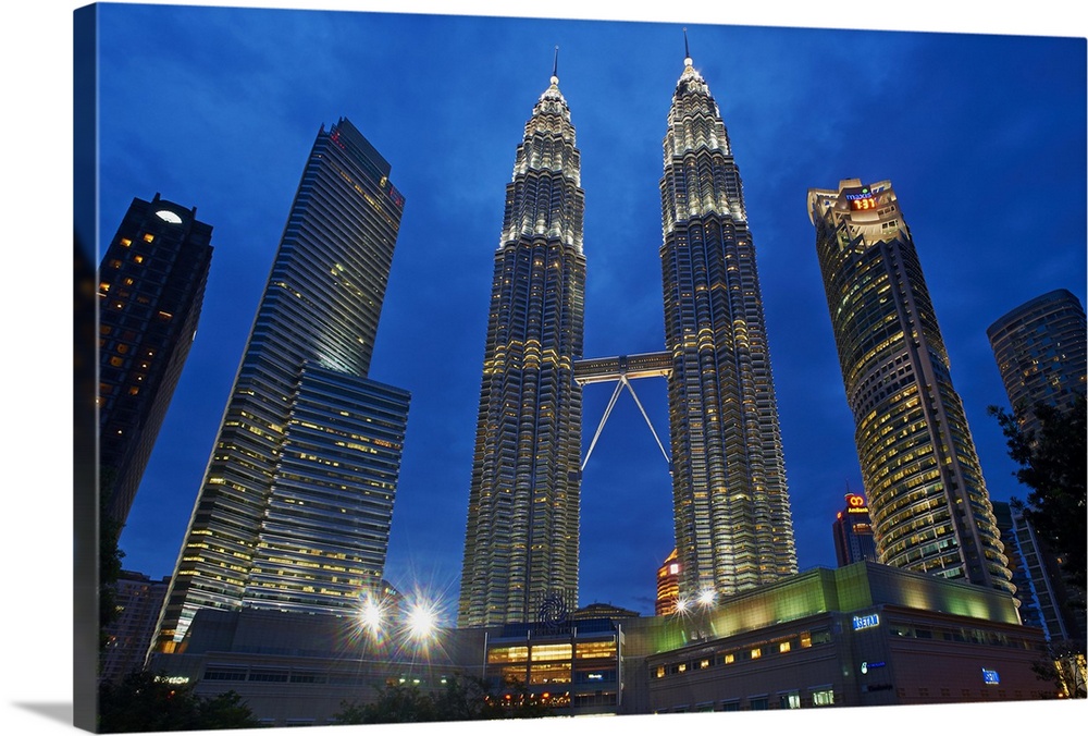 Petronas Towers, KLCC (Kuala Lumpur City Center), Kuala Lumpur, Malaysia, Southeast Asia, Asia.