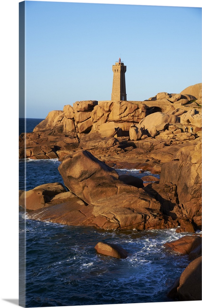 Pointe de Squewel and Mean Ruz Lighthouse, Men Ruz, Brittany, France