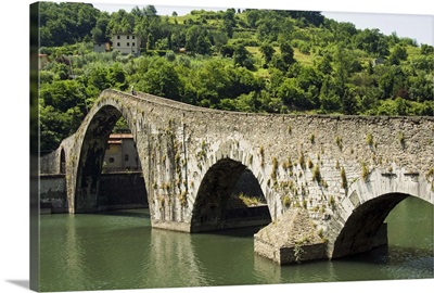Ponte del Diavolo or Ponte della Maddalena, Borgo a Mozzano, Lucca, Tuscany, Italy
