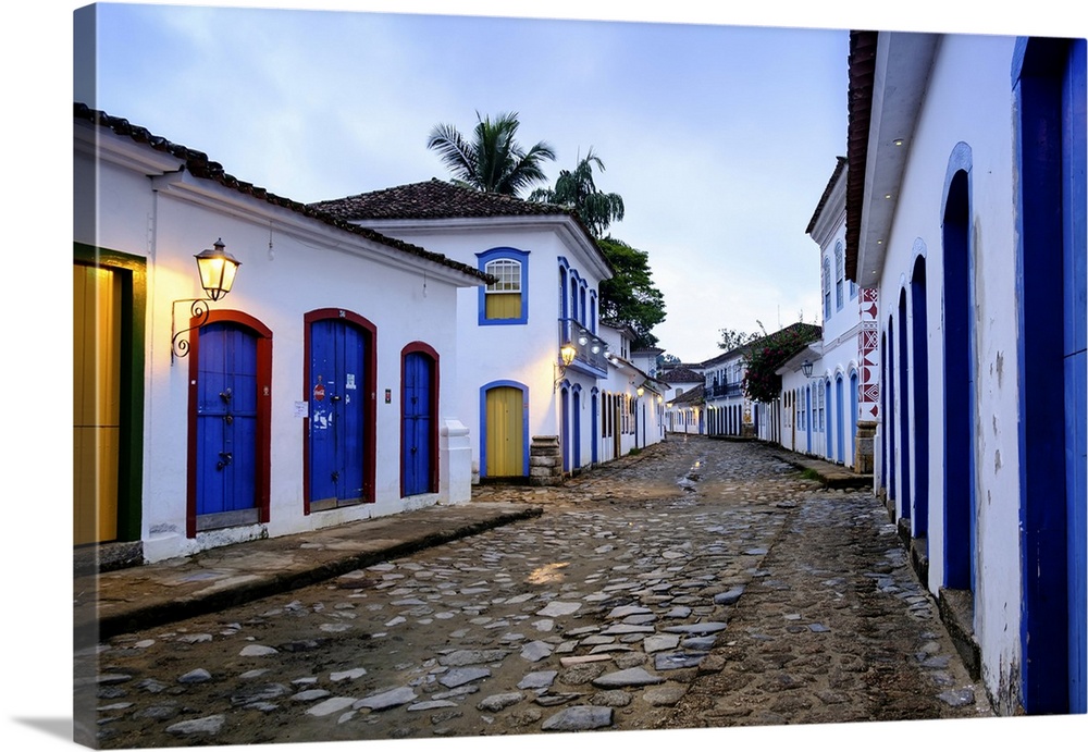 Portuguese colonial vernacular architecture in the centre of Paraty (Parati) town on Brazil's Green Coast, Rio de Janeiro ...