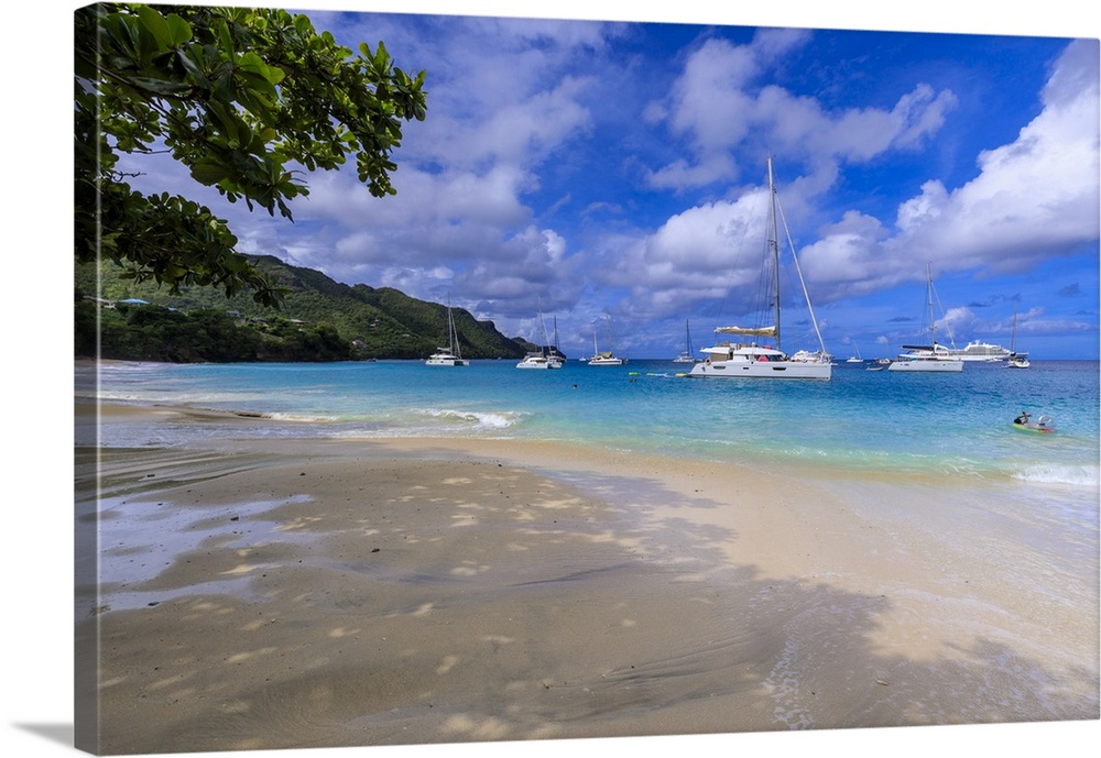 Beautiful Princess Margaret Beach, Port Elizabeth, Admiralty Bay, Bequia, The Grenadines, St. Vincent and the Grenadines, ...