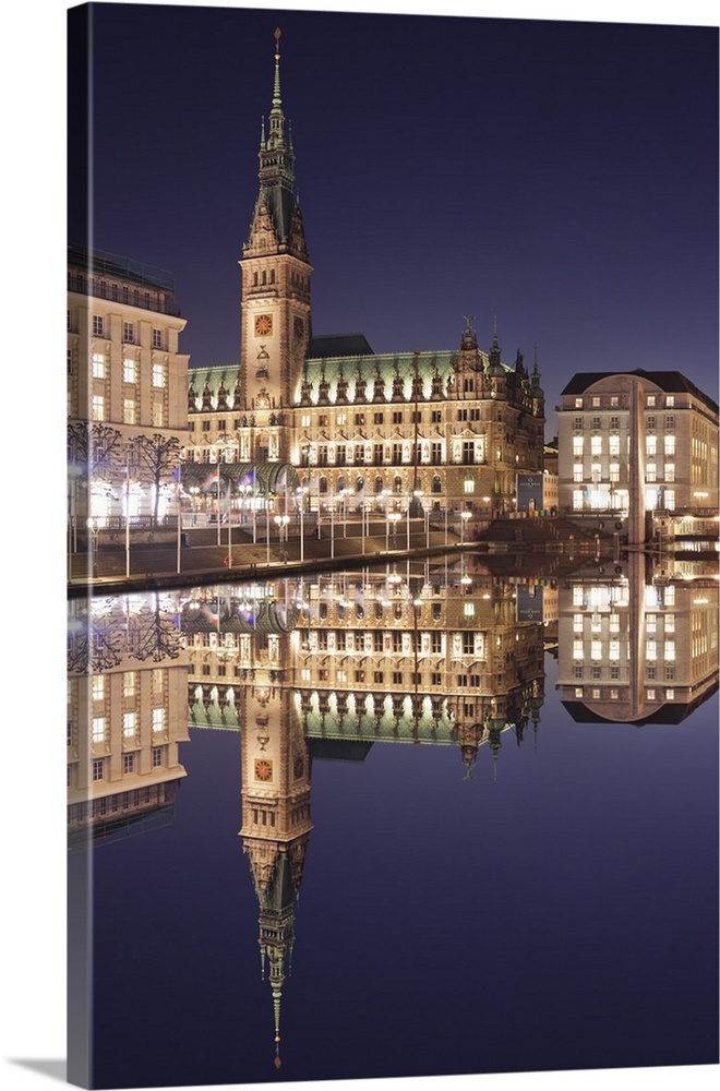 Rathaus reflecting at Kleine Alster Lake, Hamburg, Hanseatic City, Germany