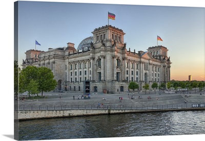 Reichstag Parliament Building at sunset, Mitte, Berlin, Germany