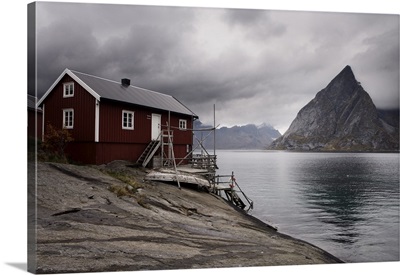Rorbuer (fishermen's huts) on fjord with mountains, Lofoten Islands, Norway, Scandinavia