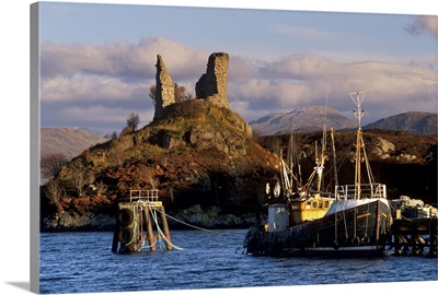 Ruins of Castle Moil and fishing harbour at Kyleakin, Skye, Highland region, Scotland
