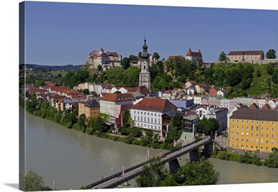 Salzach River and Old Town with Castle, Burghausen, Upper Bavaria, Bavaria, Germany