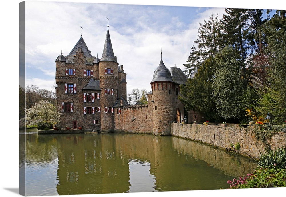 Satzvey Castle near Mechernich, Eifel, North Rhine-Westphalia, Germany