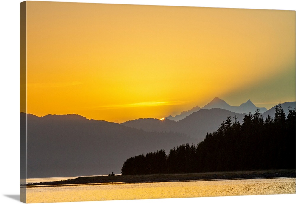 Scenic view of Glacier Bay National Park and Preserve, UNESCO World Heritage Site, Southeast Alaska, Pacific Ocean, United...