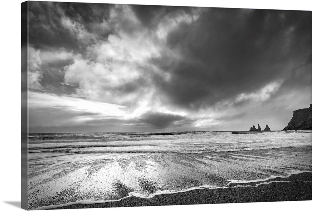 Sea stacks, tall cliffs and black basalt sandy beach at Vic on the southern coast, Iceland, Polar Regions