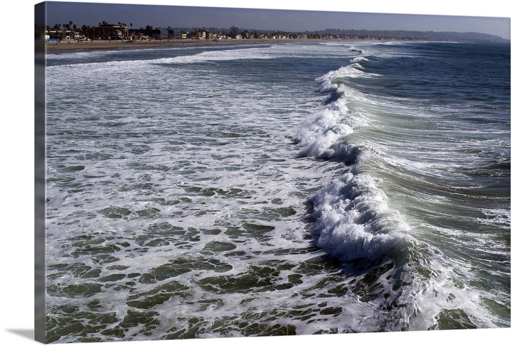 Shoreline with waves coming in, Pacific Beach, San Diego, California