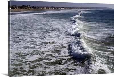 Shoreline with waves coming in, Pacific Beach, San Diego, California