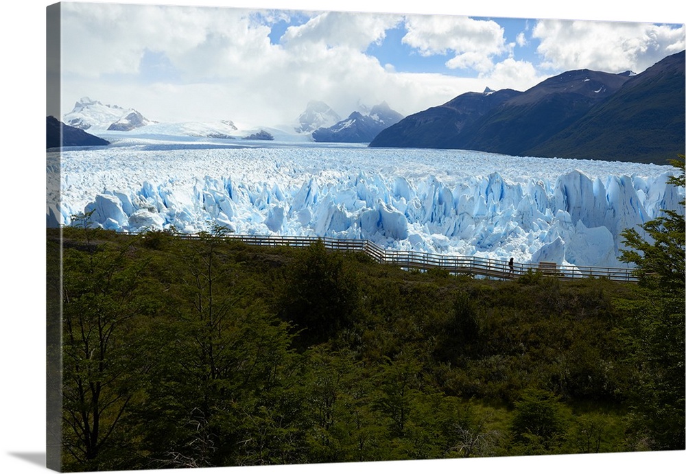 Silhouette of a visitors walking the passageway at Perito Moreno Glaciar in Parque Nacional de los Glaciares, UNESCO World...