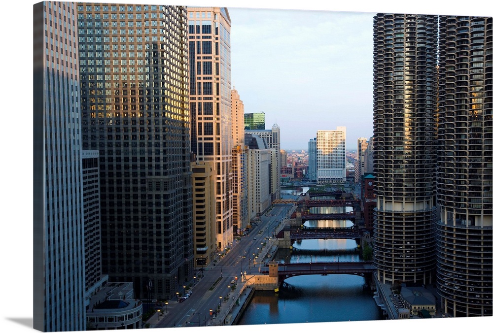Skyscrapers along the Chicago River and West Wacker Drive at dawn, Marina City on the right, Chicago, Illinois