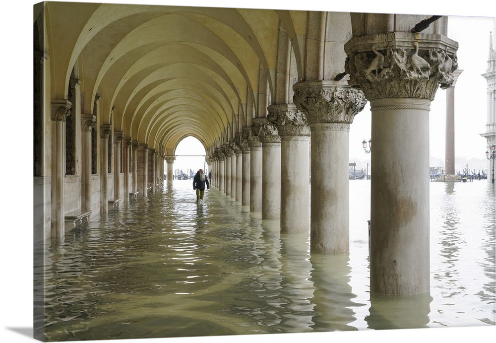 St. Mark's Square during the high tide in Venice, November 2019, Venice, UNESCO World Heritage Site, Veneto, Italy, Europe
