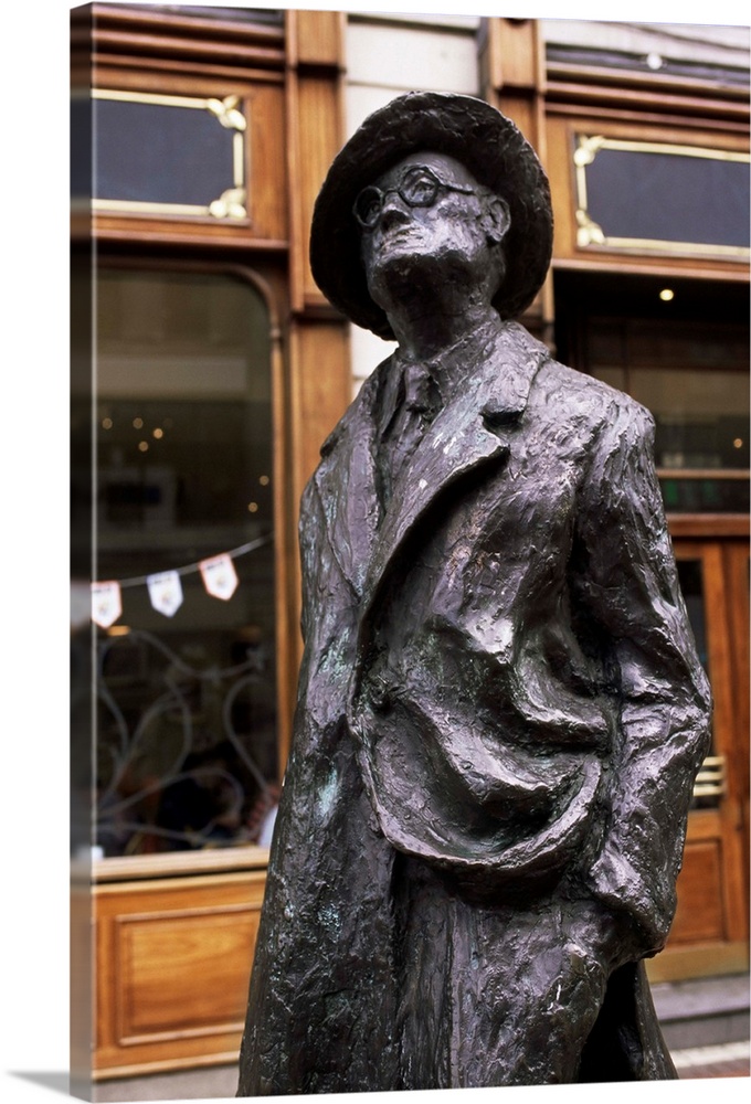 Statue of James Joyce, O'Connell Street, Dublin, Eire (Republic of Ireland), Europe