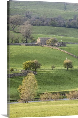 Stone barn in the Yorkshire Dales National Park, Yorkshire, England
