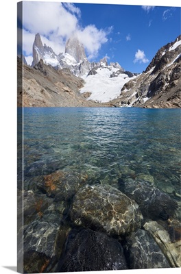 Stones seen through the water of Lago de los Tres featuring Monte Fitz Roy behind