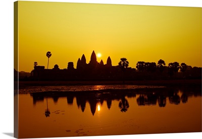 Sunrise at Angkor Wat, Siem Reap, Cambodia, Indochina, Southeast Asia