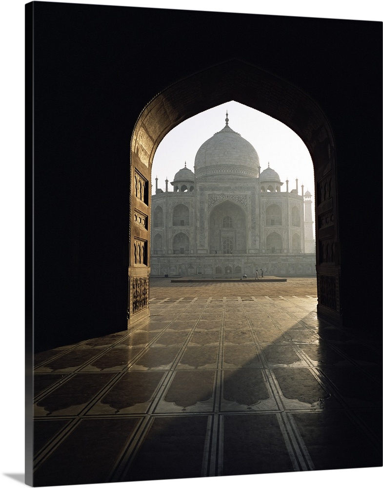 Taj Mahal, seen through gateway, Agra, Uttar Pradesh state, India