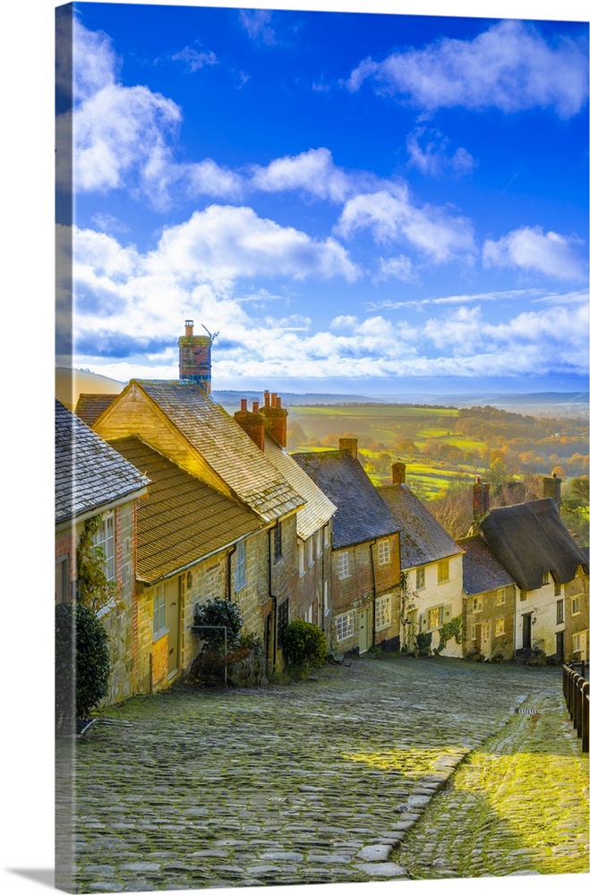 The Ancient Cobbled Street of Gold Hill, Shaftesbury, Dorset, England, United Kingdom, Europe