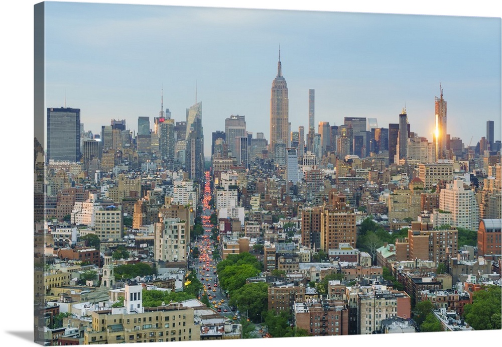 The Empire State Building and Manhattan skyline, New York City