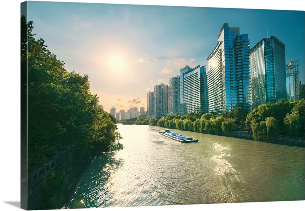 The Grand Canal in Hangzhou, an ancient shipping route and direct connection between Beijing and Hangzhou, Hangzhou, China