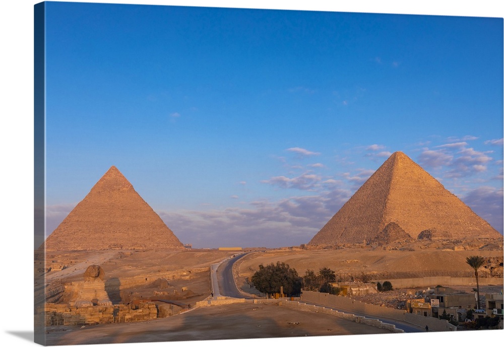 The Great Sphinx of Giza and The Pyramid of Khafre and Great Pyramid, UNESCO World Heritage Site, Giza, Egypt, North Afric...