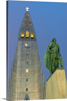 The Hallgrims Church with a statue of Leif Erikson, Reykjavik, Iceland