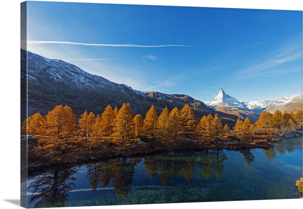 The Matterhorn, 4478m, and Grindjisee mountain lake in autumn, Zermatt, Valais, Swiss Alps, Switzerland, Europe