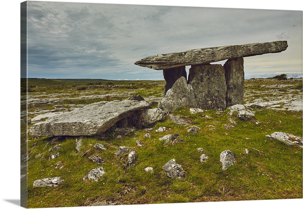 The Poulnabrone dolmen, prehistoric slab burial chamber, The Burren, County Clare, Munster, Republic of Ireland