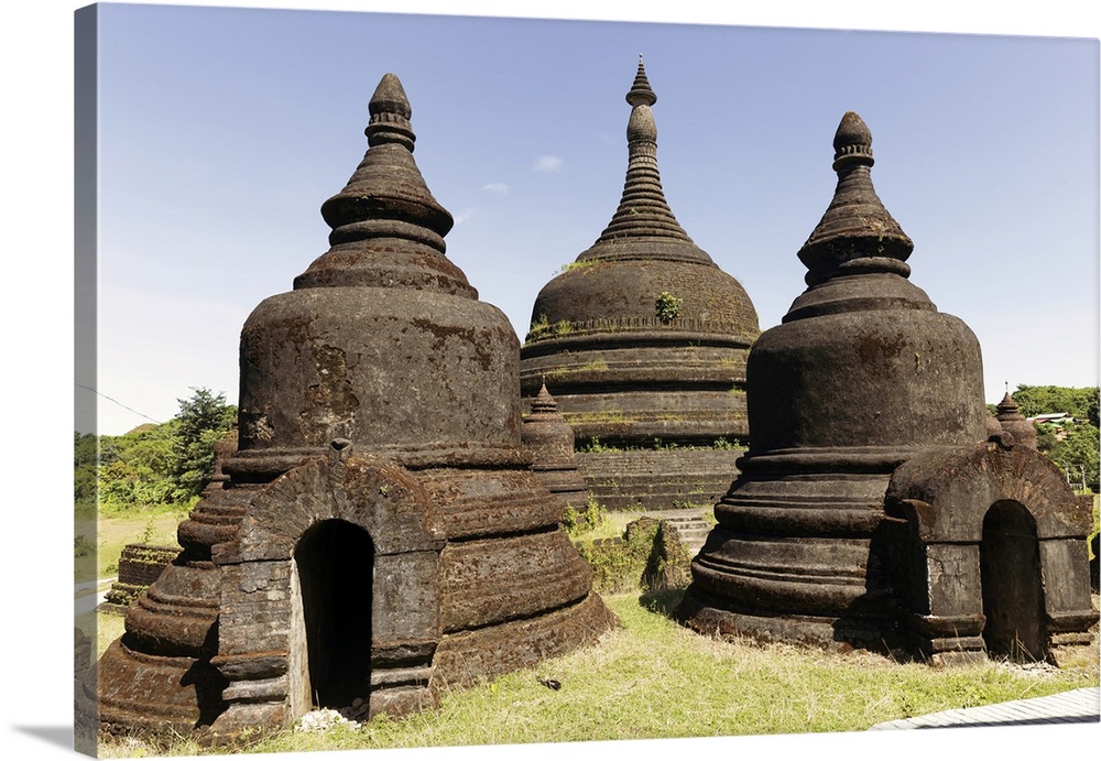 Three stupas of Ratanabon temple with clear blue sky behind, Mrauk U, Rakhine, Myanmar (Burma), Asia