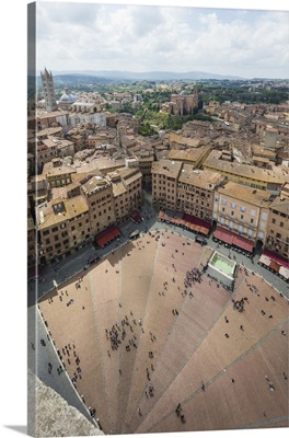 Top view of Piazza del Campo with the historical buildings and The Fonte Gaia fountain