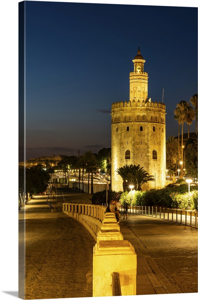 Sunset at Torre del Oro (Tower of Gold), a watchtower on the bank of the Guadalquivir River in Seville, Andalusia, Spain, ...