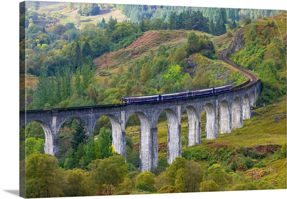 Train on the Glenfinnan Railway Viaduct, part of the West Highland Line, Glenfinnan, Loch Shiel, Highlands, Scotland, Unit...