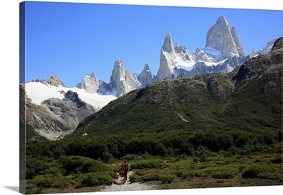 Trekking under Monte Fitz Roy, El Chalten, Argentine Patagonia, Argentina