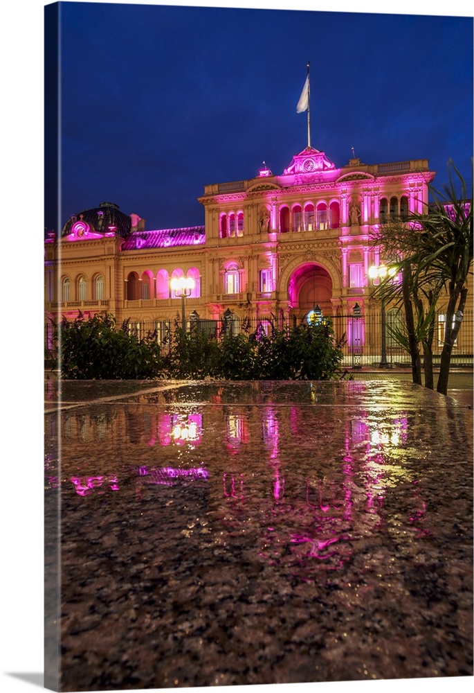 Twilight view of the Casa Rosada on Plaza de Mayo, Monserrat, City of Buenos Aires, Buenos Aires Province, Argentina, Sout...